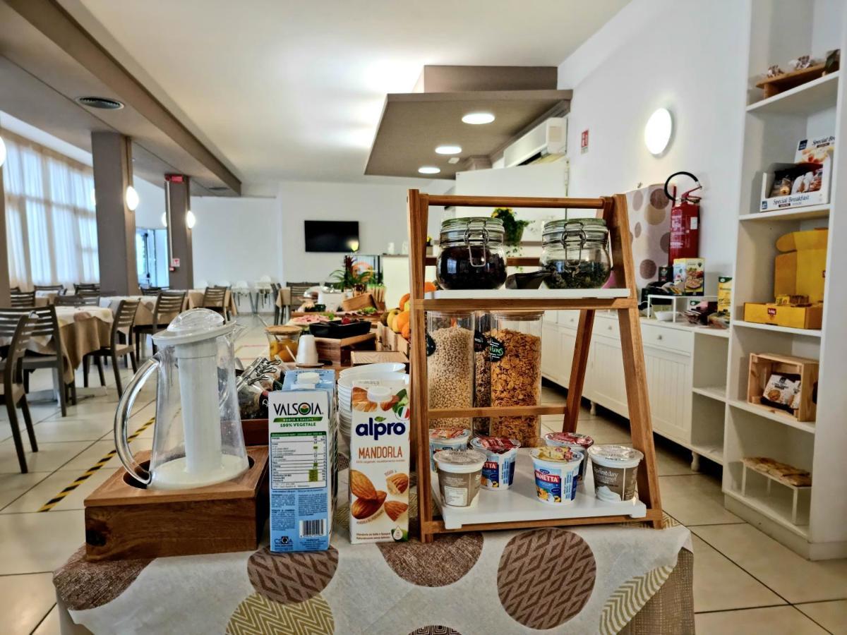 Hotel Elefantino Grey - Free Breakfast & Brunch Until 13-00 - Vicinissimi A Mirabilandia Милано Мартима Екстериор снимка